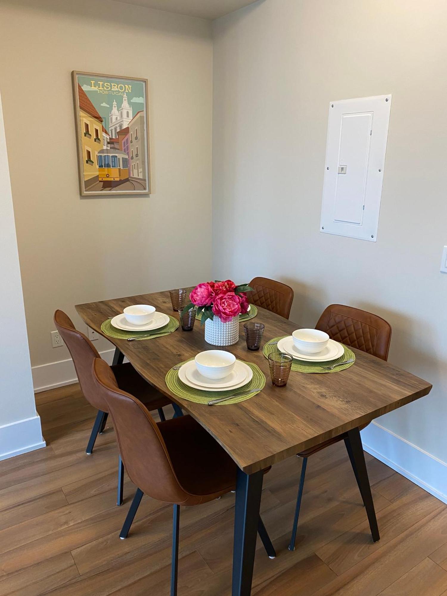 Central Toronto Suite - Free Parking, City Views, Near Cn Tower Luaran gambar