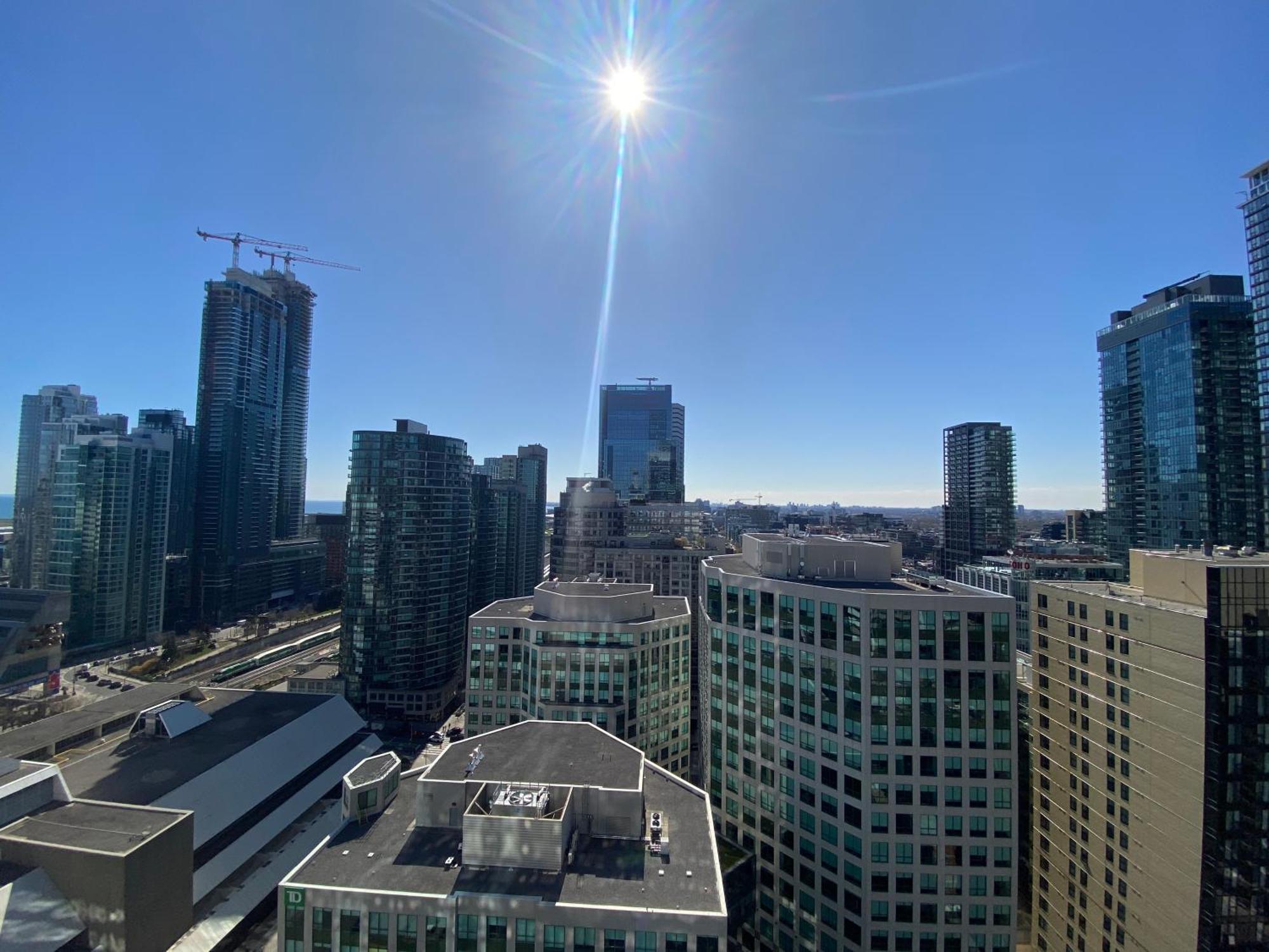 Central Toronto Suite - Free Parking, City Views, Near Cn Tower Luaran gambar