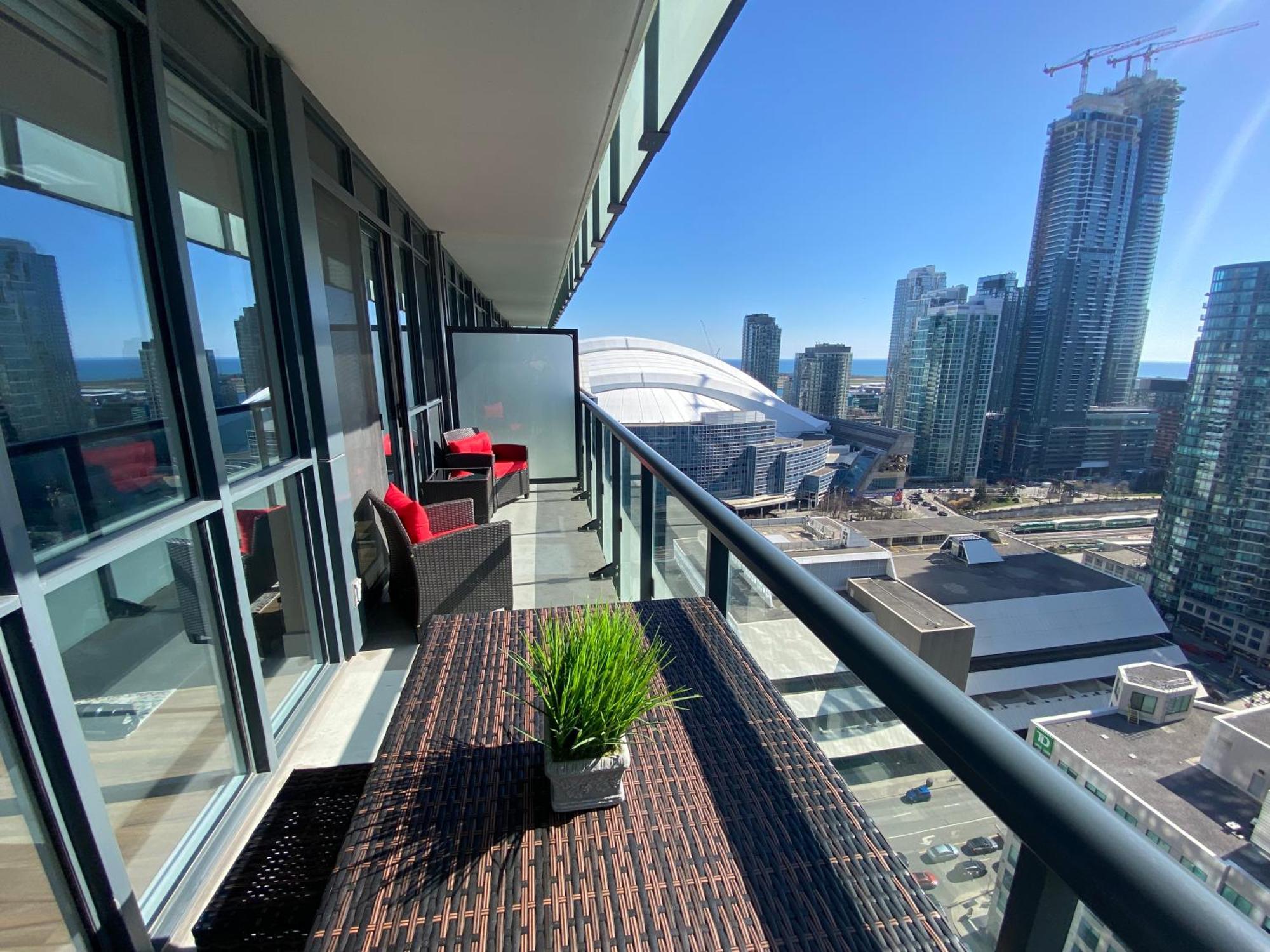 Central Toronto Suite - Free Parking, City Views, Near Cn Tower Luaran gambar
