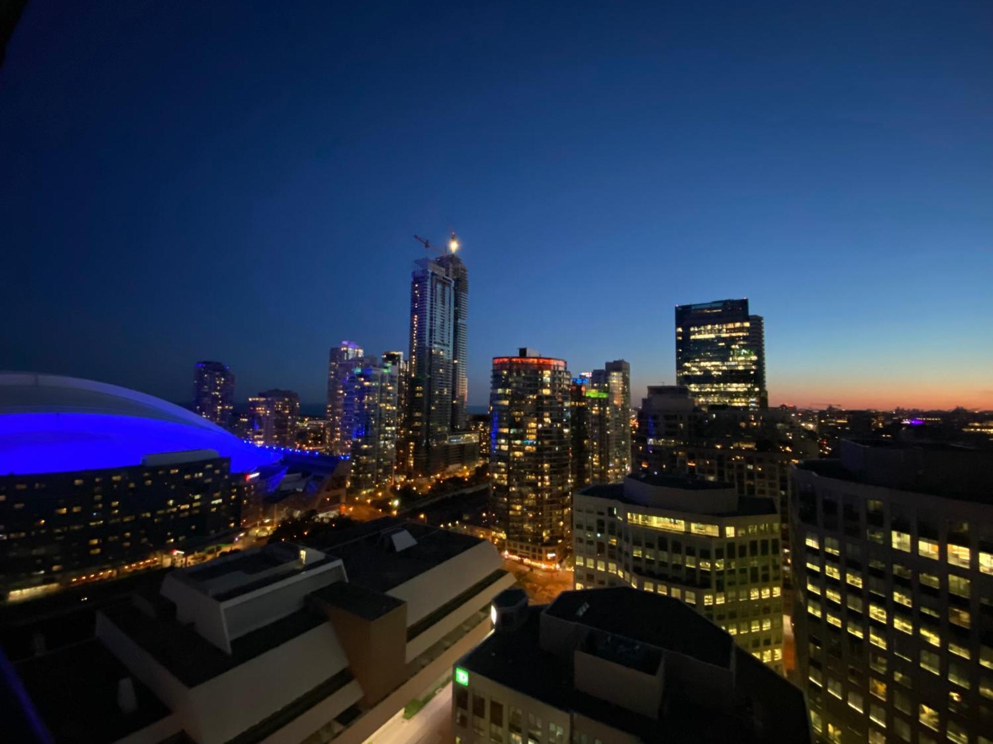 Central Toronto Suite - Free Parking, City Views, Near Cn Tower Luaran gambar